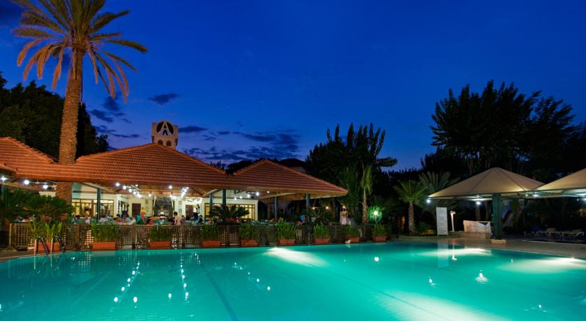 Imagen de la piscina del Hotel OTIUM PARK CLUB AKMAN. Foto 6