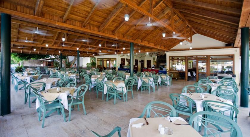 Imagen del bar/restaurante del Hotel OTIUM PARK CLUB AKMAN. Foto 2