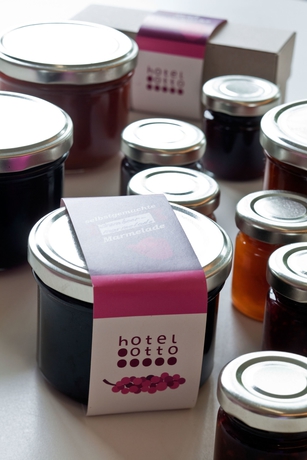 Imagen del bar/restaurante del Hotel OTTO. Foto 7