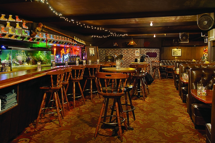 Imagen del bar/restaurante del Hotel OUTRIGGER Waikiki Paradise. Foto 2