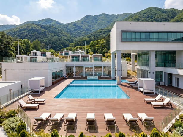 Imagen general del Hotel OVER THE MOUNTAIN. Foto 1