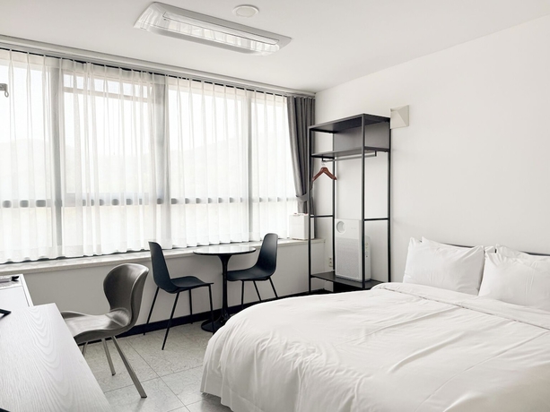 Imagen de la habitación del Hotel OVER THE MOUNTAIN. Foto 15