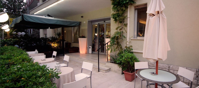 Imagen de los exteriores del Hotel OXFORD, Rimini. Foto 9