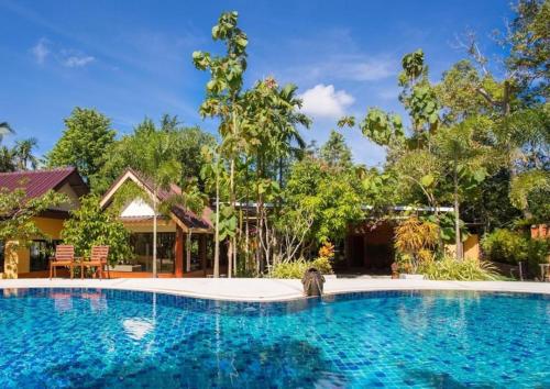 Imagen de la habitación del Hotel OYA International Resort Phuket. Foto 15