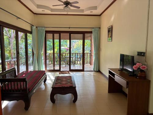 Imagen general del Hotel OYA International Resort Phuket. Foto 11