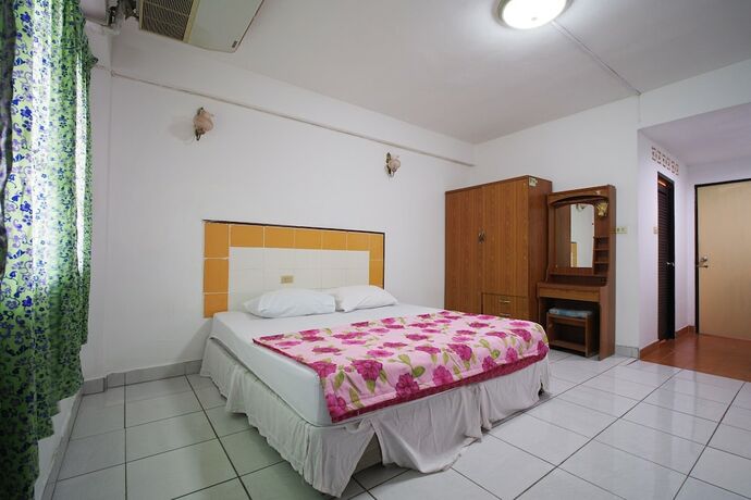 Imagen de la habitación del Hotel OYO 1004 Naklua Mansion. Foto 9