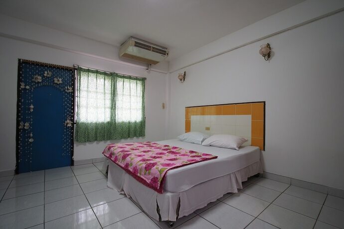 Imagen de la habitación del Hotel OYO 1004 Naklua Mansion. Foto 12