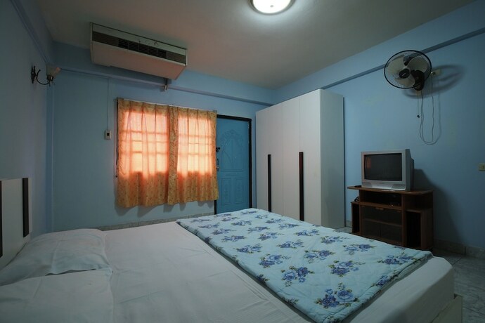 Imagen de la habitación del Hotel OYO 1004 Naklua Mansion. Foto 13
