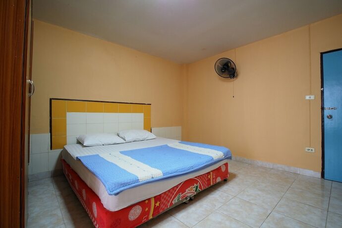 Imagen de la habitación del Hotel OYO 1004 Naklua Mansion. Foto 15