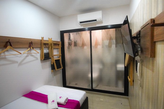 Imagen de la habitación del Hotel OYO 1030 AI. Foto 7
