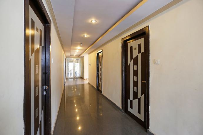 Imagen de los interiores del Hotel OYO 10592 Ganga Palace. Foto 18