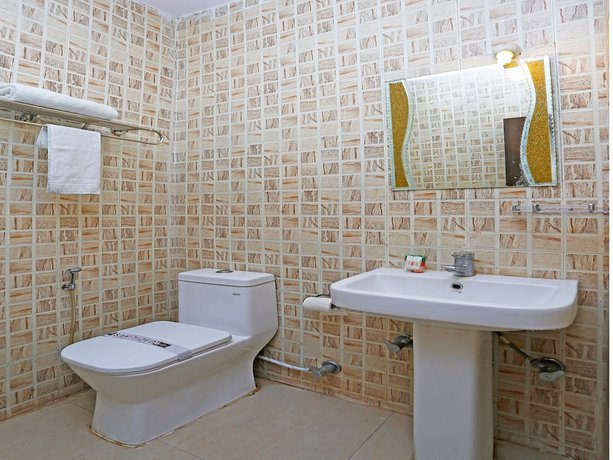 Imagen de la habitación del Hotel OYO 10592 Ganga Palace. Foto 12