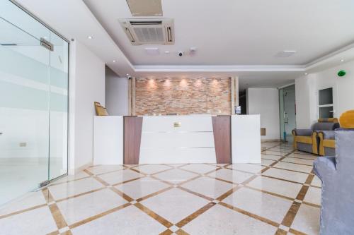 Imagen general del Hotel OYO 106 Muscat Grand Hotel Apartment. Foto 3