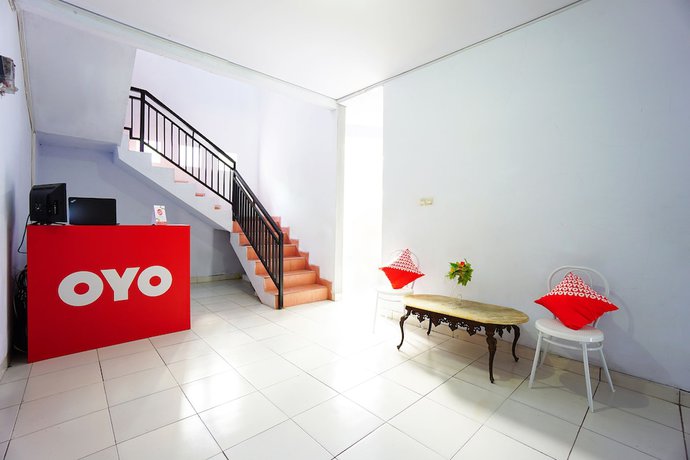 Imagen de los interiores del Hotel OYO 1064 Manado Airport Homestay. Foto 14