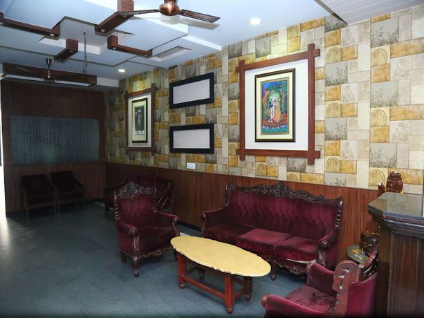 Imagen de los interiores del Hotel OYO 1067 Surbhi. Foto 18