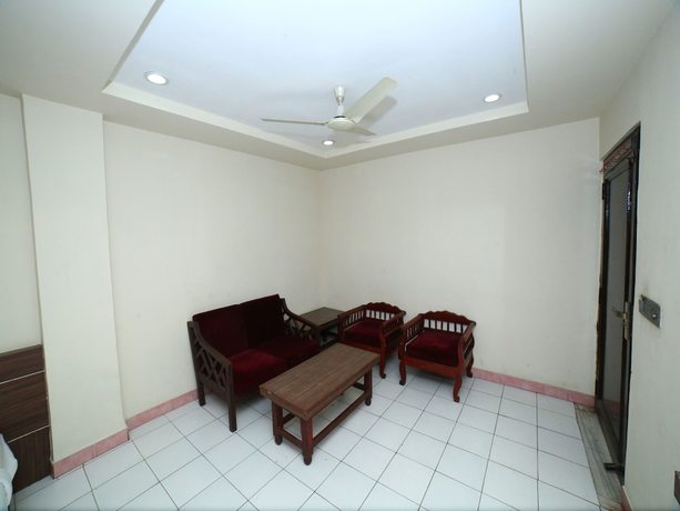 Imagen de la habitación del Hotel OYO 1067 Surbhi. Foto 15