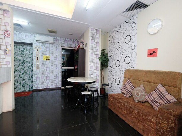 Imagen de los interiores del Hotel OYO 1105 Hotel 75. Foto 16