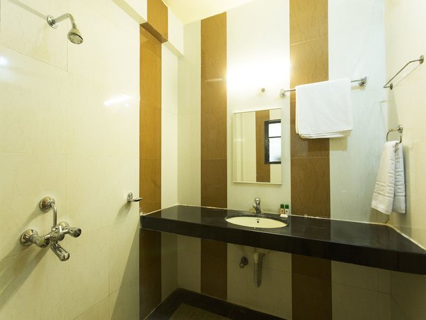 Imagen de la habitación del Hotel OYO 11091 Silver Court. Foto 8