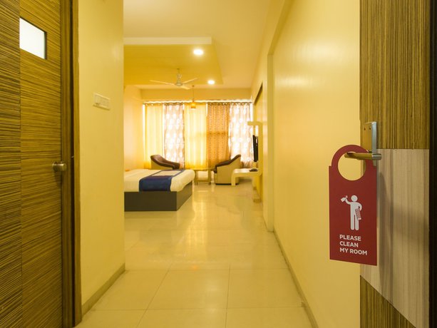 Imagen de la habitación del Hotel OYO 11091 Silver Court. Foto 12