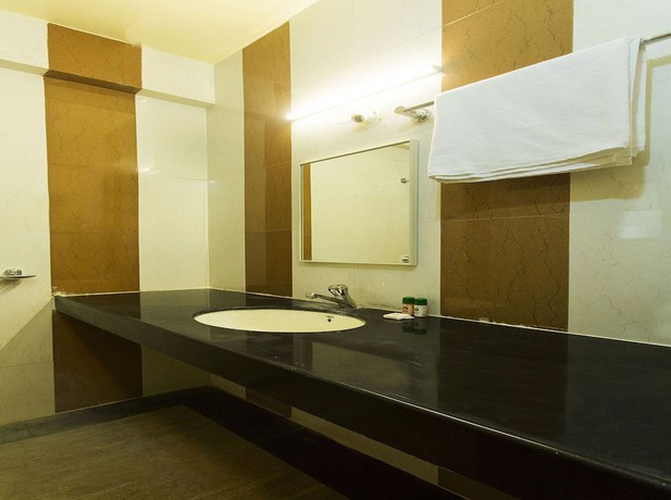 Imagen de la habitación del Hotel OYO 11091 Silver Court. Foto 13