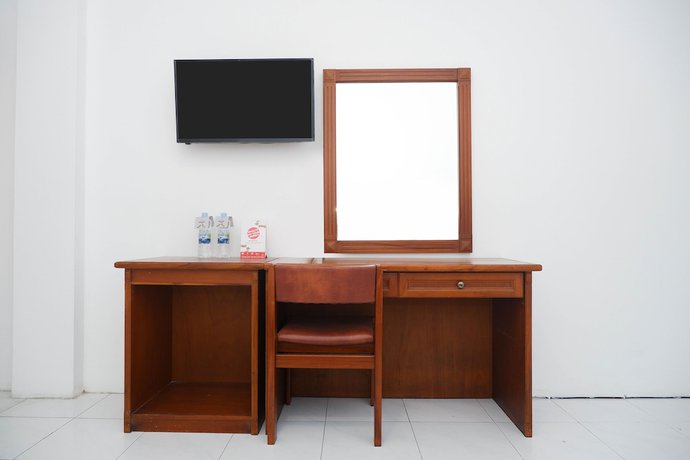 Imagen de la habitación del Hotel OYO 1136 Surya Solo. Foto 3