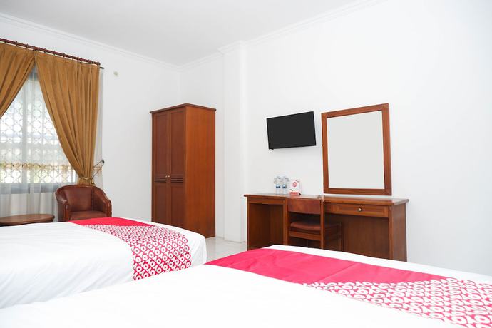 Imagen de la habitación del Hotel OYO 1136 Surya Solo. Foto 9