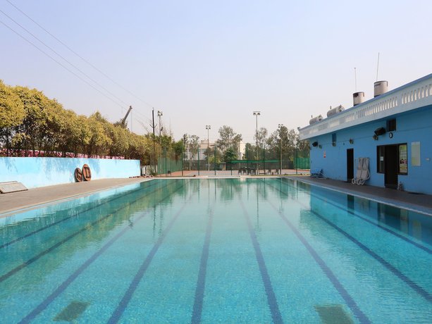 Imagen de la piscina del Hotel OYO 11939 Queens Club of India. Foto 20