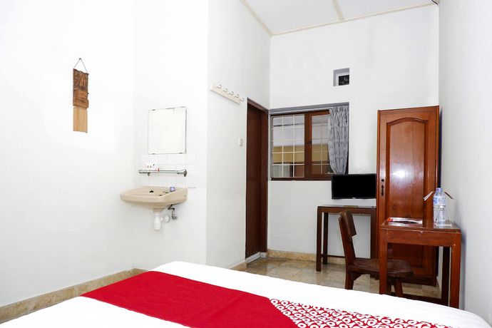 Imagen de la habitación del Hotel OYO 1196 Pura Puspa Rosa. Foto 3