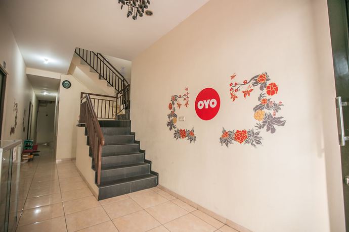 Imagen de los interiores del Hotel OYO 122 Oekude Kost. Foto 13