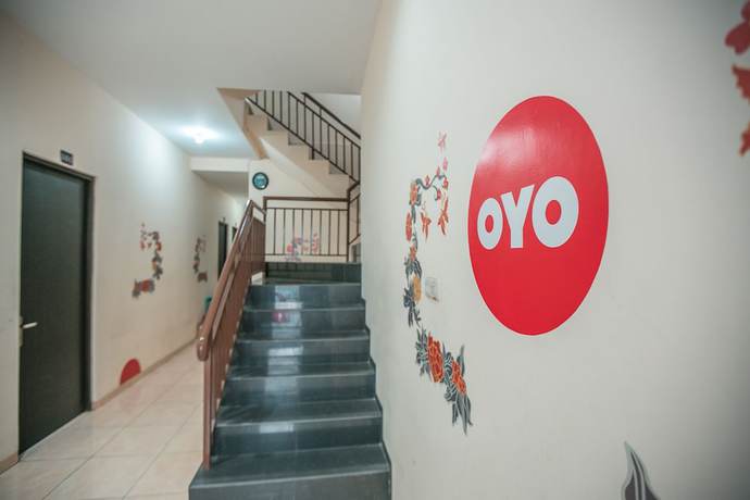 Imagen de los interiores del Hotel OYO 122 Oekude Kost. Foto 20