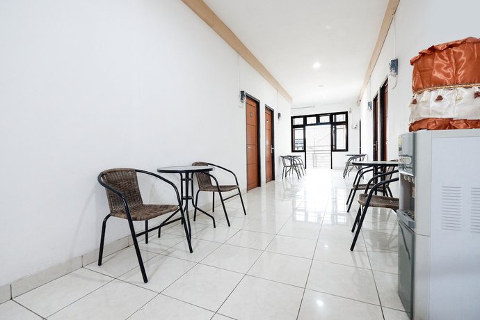 Imagen de los interiores del Hotel OYO 1251 Residence 8, Semarang. Foto 18