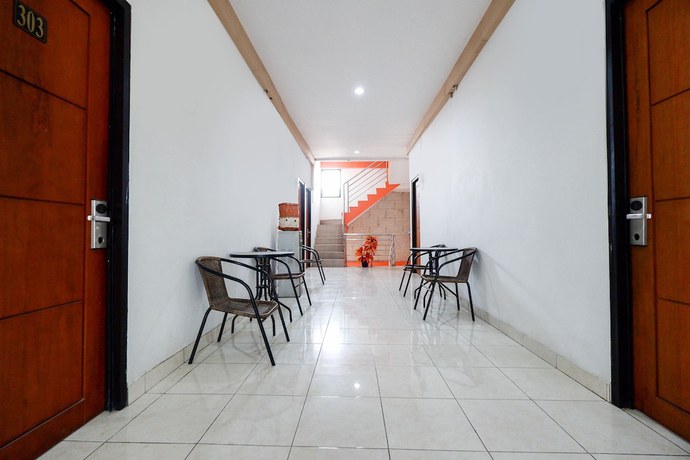 Imagen de los interiores del Hotel OYO 1251 Residence 8, Semarang. Foto 20
