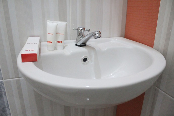 Imagen de la habitación del Hotel OYO 1263 Jazz Anna. Foto 5