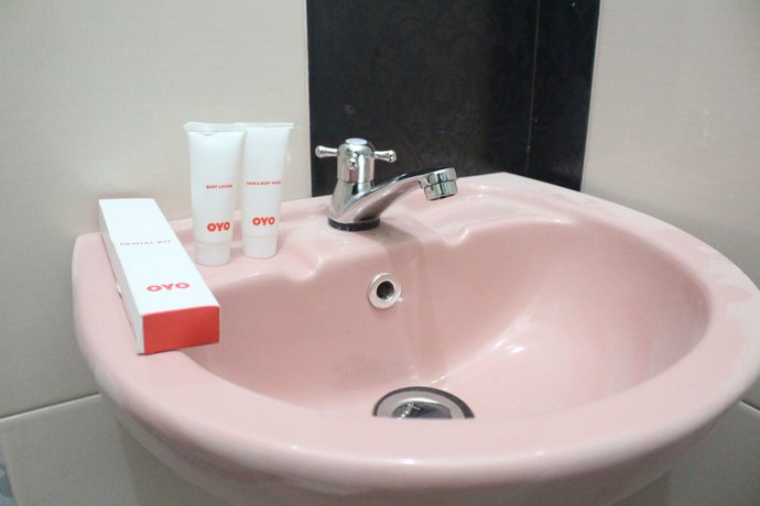 Imagen de la habitación del Hotel OYO 1263 Jazz Anna. Foto 12