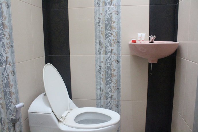 Imagen de la habitación del Hotel OYO 1263 Jazz Anna. Foto 15