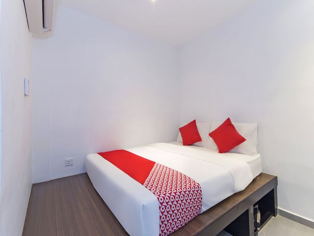 Imagen de la habitación del Hotel OYO 128 Mutiara Suites. Foto 3