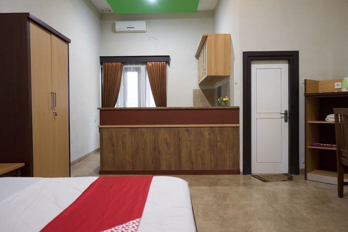 Imagen de la habitación del Hotel OYO 1283 Guest House Loemajan. Foto 5