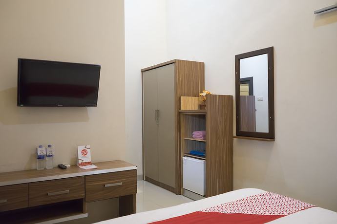Imagen de la habitación del Hotel OYO 1283 Guest House Loemajan. Foto 9