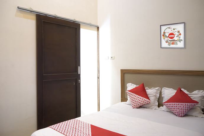Imagen de la habitación del Hotel OYO 1283 Guest House Loemajan. Foto 12