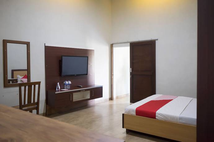 Imagen de la habitación del Hotel OYO 1283 Guest House Loemajan. Foto 13