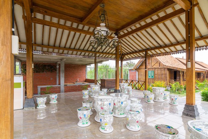 Imagen de los interiores del Hotel OYO 1304 Roemah Gladak Kebon Sidoluhur. Foto 17
