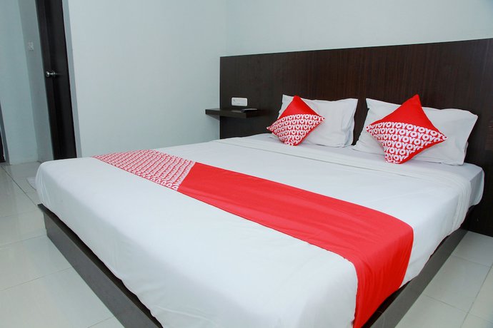 Imagen de la habitación del Hotel OYO 1325 Grand Wisata. Foto 8