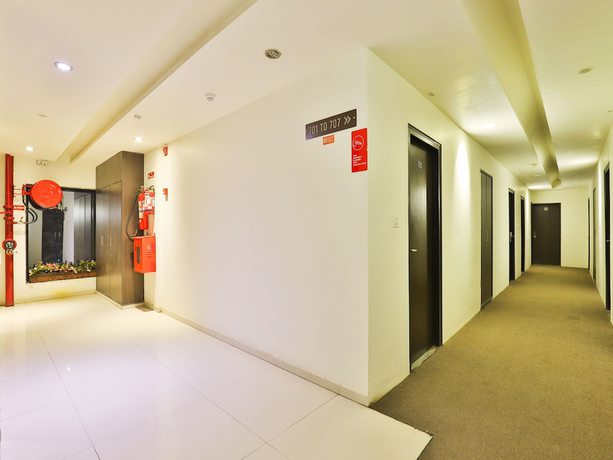 Imagen de los interiores del Hotel OYO 13479 Grand Nakshatra. Foto 16
