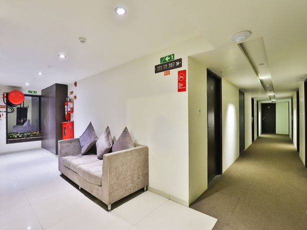 Imagen de los interiores del Hotel OYO 13479 Grand Nakshatra. Foto 17