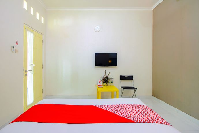 Imagen de la habitación del Hotel OYO 1355 Griya Wismono Homestay. Foto 2