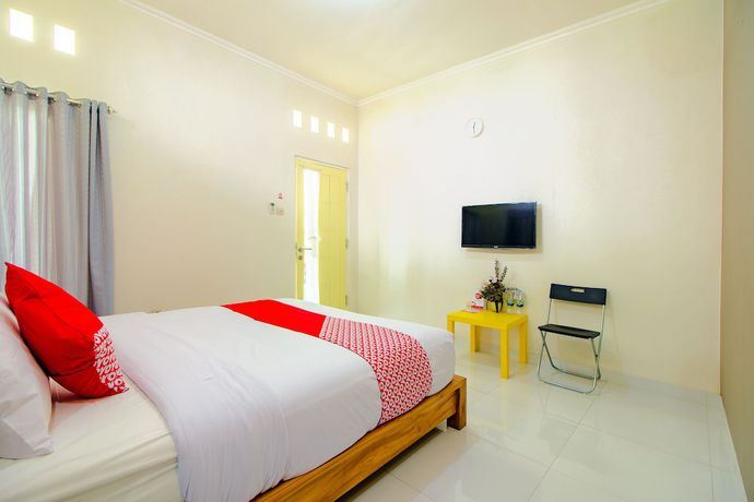 Imagen de la habitación del Hotel OYO 1355 Griya Wismono Homestay. Foto 10