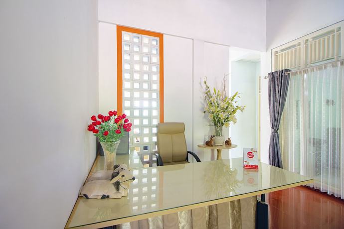 Imagen de los interiores del Hotel OYO 1355 Griya Wismono Homestay. Foto 18