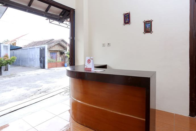 Imagen de los interiores del Hotel OYO 1366 Kayoman Family Homestay. Foto 16