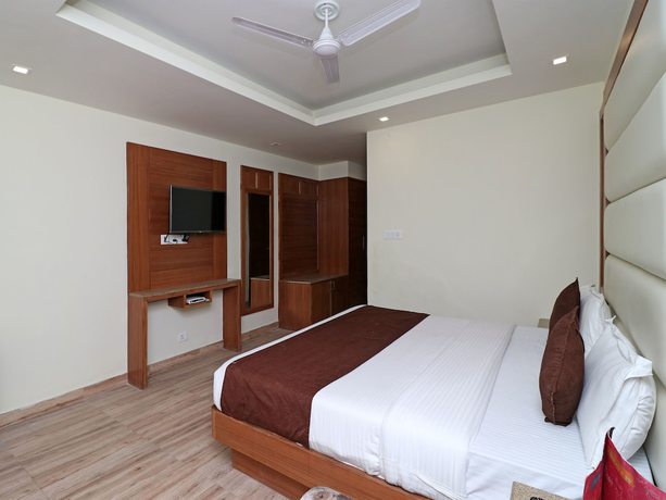 Imagen de la habitación del Hotel OYO 13908 India. Foto 8