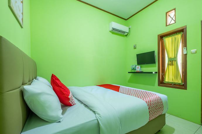 Imagen de la habitación del Hotel OYO 1399 Cemara Residence Syariah. Foto 10